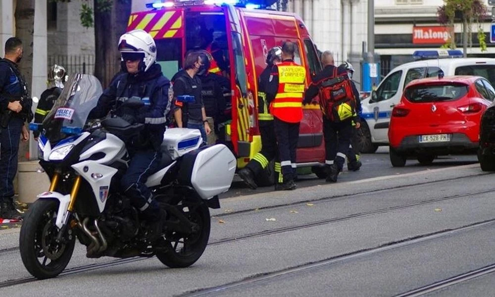 Συναγερμός στην Λυών: Επίθεση αγνώστου με μαχαίρι - Τρεις τραυματίες